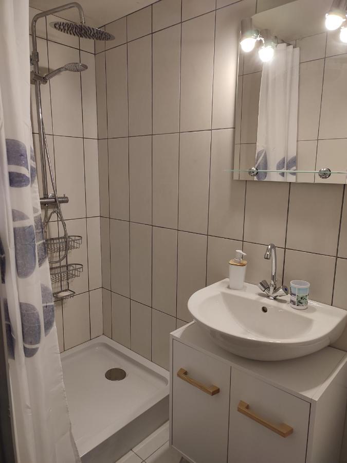 Chalet Dans La Foret....Adorable 1 Bedroom Chalet Surrounded By Woodland Pressignac 외부 사진